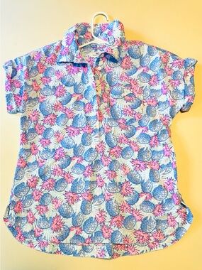 Vineyard Vines pineapple top